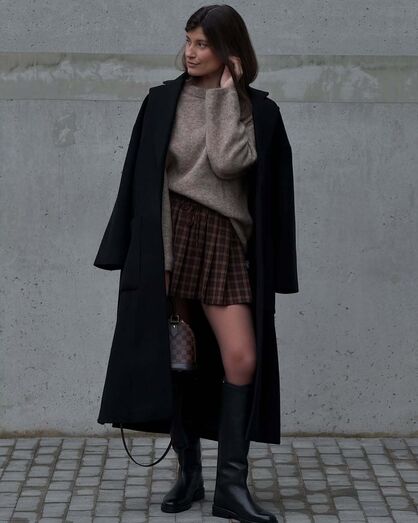 Para usar com moderação! Botas altas e mini-saia ou micro calções