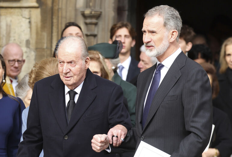 Juan Carlos sente mágoa no exílio e tristeza em relação ao filho, Felipe VI