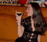 Matilde Mourinho festeja 29 anos em Inglaterra com a mãe e amigos