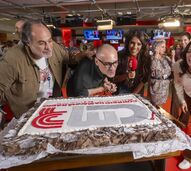 Aniversário da CM Rádio com bolo, música e anúncio de nova estrela