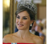 Letizia com a tiara Flor-de-Lis