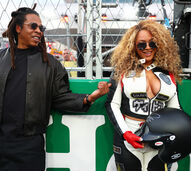 Beyoncé e Jay-Z marcam presença no Grande Prémio de Fórmula 1 em Las Vegas.
