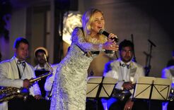 A atriz brasileira Adriana Esteves no papel de Carminha em 'Avenida Brasil', da Globo