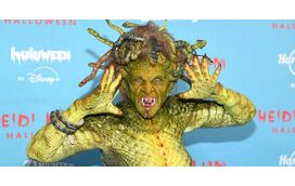 Os disfarces das celebridades! Heidi Klum, a rainha do Halloween, uma Medusa terrífica 