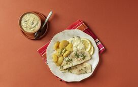 Tão fácil! É impossível resistir a esta receita de filetes com molho cremoso e batatinhas