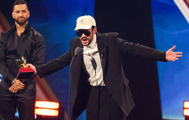 Bad Bunny é um dos grandes vencedores dos Grammys Latinos e portugueses perdem para artistas brasileiros