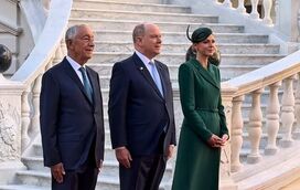 O cumprimento efusivo de Marcelo Rebelo de Sousa aos príncipes do Mónaco