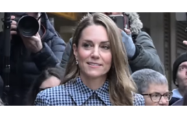 Mais loira, Kate Middleton encanta com look sofisticado de uma das suas designers favoritas