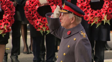 Rei Carlos III lidera homenagem do ‘Remembrance Sunday’ aos mortos de guerra  