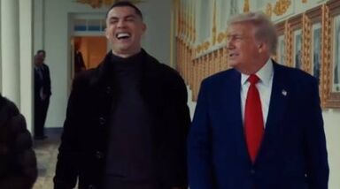 A boa-disposição reinou no encontro entre Cristiano Ronaldo e Donald Trump. Fica o vídeo do momento