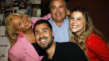 O recado de Léo Caeiro e do cantor Toy, de férias os dois no Brasil