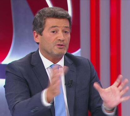 Isto agora é moda! André Ventura abandona entrevista na CNN Portugal em direto