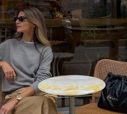 Camisola cinzenta para usar com saias, vestidos e calças