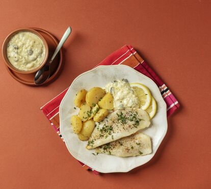 Tão fácil! É impossível resistir a esta receita de filetes com molho cremoso e batatinhas