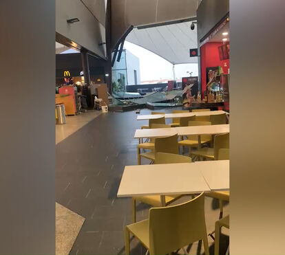 Tempestade Cláudia destrói portas de vidro do Centro Comercial Évora Plaza 