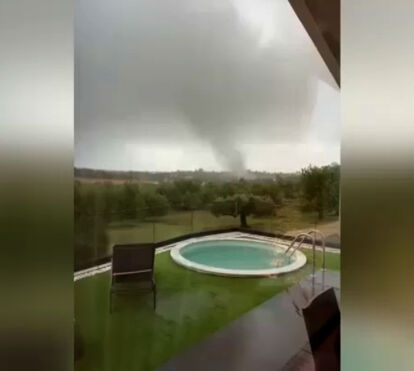 As impressionantes imagens do tornado em Albufeira 