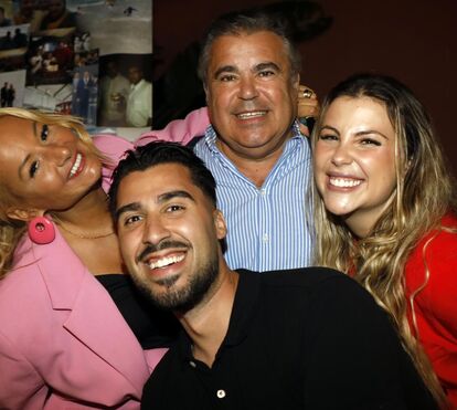 O recado de Léo Caeiro e do cantor Toy, de férias os dois no Brasil