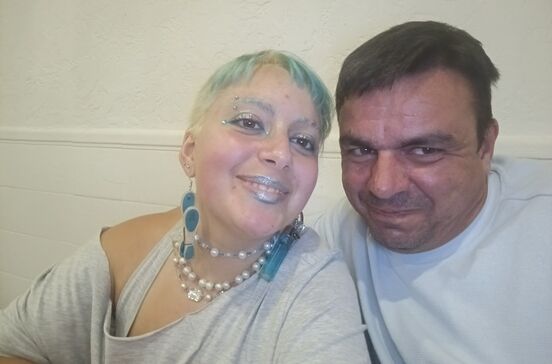 Carolina, ou Noori, com o pai, Sérgio Torres