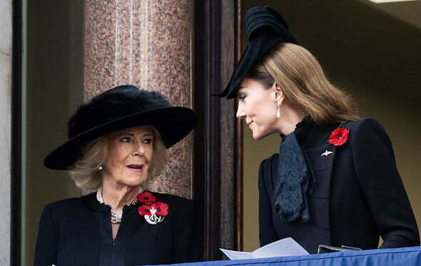Camilla e Kate marcam presença num evento oficial