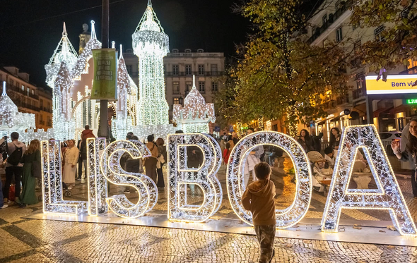 Lisboa celebra a época natalícia com iluminações e doces tradicionais