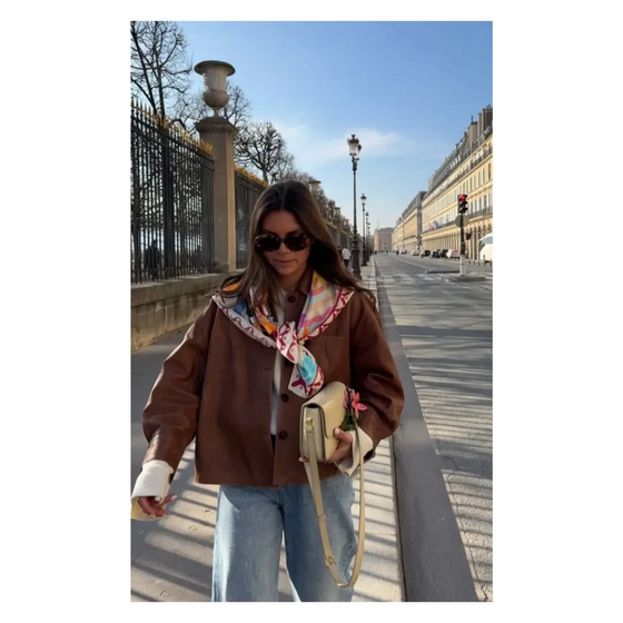 Se é para gastar dinheiro então invista na peça-estrela da temporada: o blusão de pele castanha