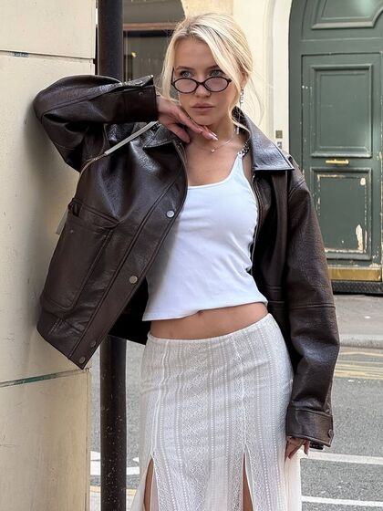 Se é para gastar dinheiro então invista na peça-estrela da temporada: o blusão de pele castanha