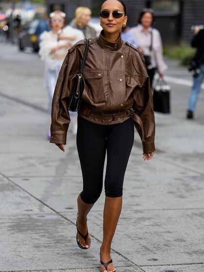 Se é para gastar dinheiro então invista na peça-estrela da temporada: o blusão de pele castanha