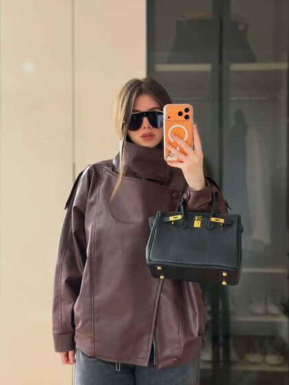 Se é para gastar dinheiro então invista na peça-estrela da temporada: o blusão de pele castanha