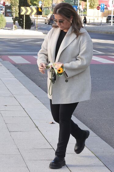 Rosa Gonçalves no velório do pai, Almeno Gonçalves, em Miraflores