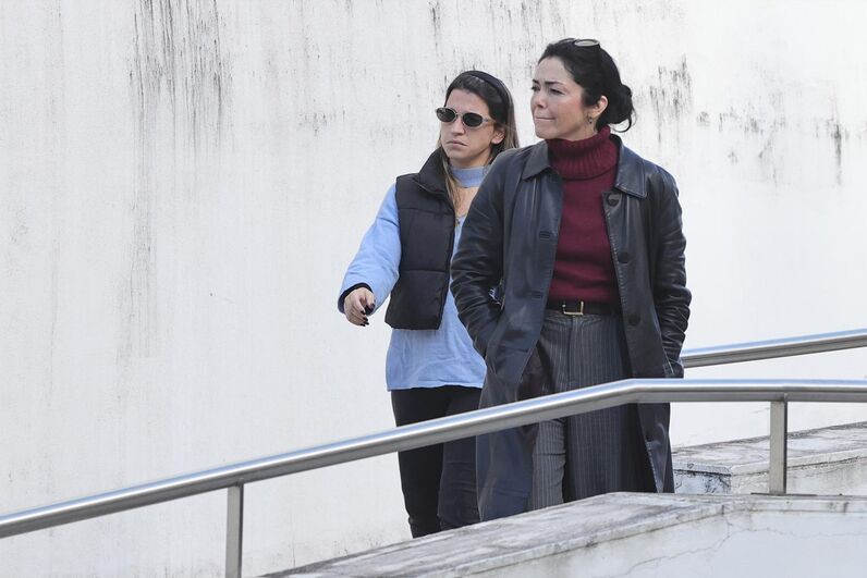 Familiares no velório de Almeno Gonçalves, na igreja de Miraflores