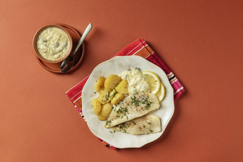 Filetes com molho cremoso e batatas: uma receita simples e irresistível