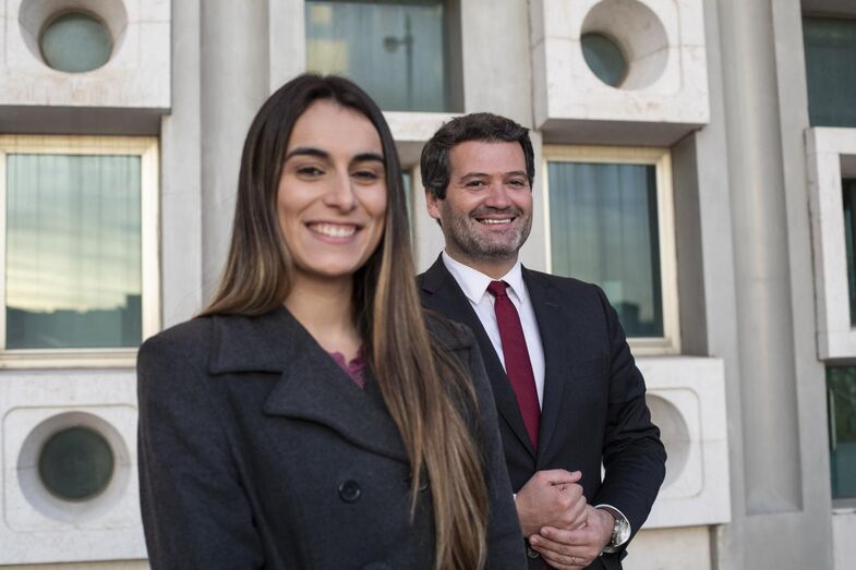 André Ventura e Rita Matias posam juntos para foto