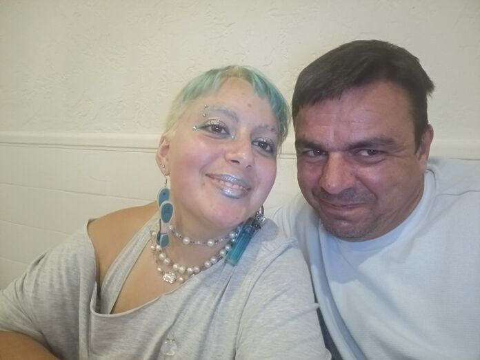 Carolina, ou Noori, com o pai, Sérgio Torres