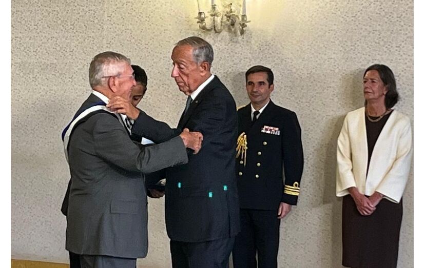 Marcelo Rebelo de Sousa agracia Padre Vítor Melícias com a Grã-Cruz da Ordem do Infante D. Henrique, no Palácio de Bel