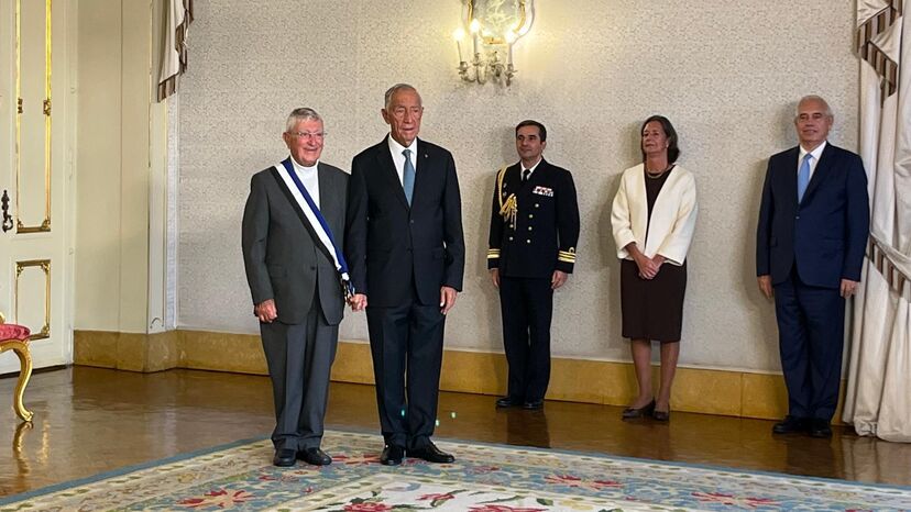 Padre Vítor Melícias recebe a Grã-Cruz da Ordem do Infante D. Henrique de Marcelo Rebelo de Sousa