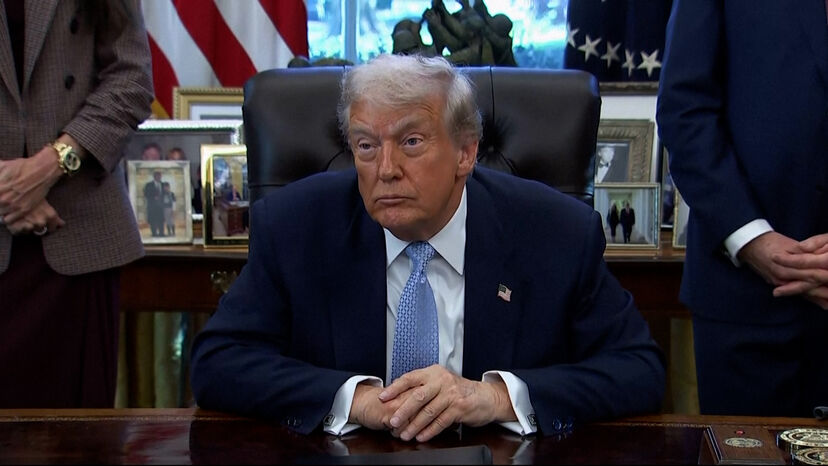 “Sou totalmente a favor”: Trump promete assinar projeto que liberta arquivos de Epstein se for aprovado pelo Congresso 