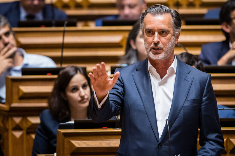 João Cotrim de Figueiredo discursa na Assembleia da República