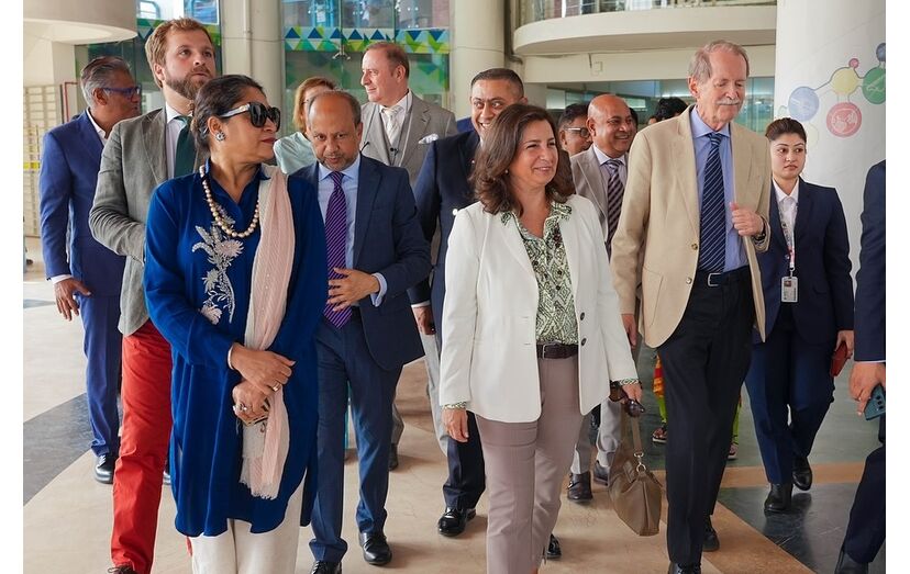 D. Duarte de Bragança visita Bangladesh com a família para promover educação e cultura