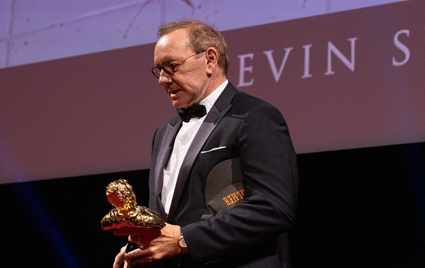 Kevin Spacey enfrenta dificuldades financeiras após escândalo e procura nova oportunidade