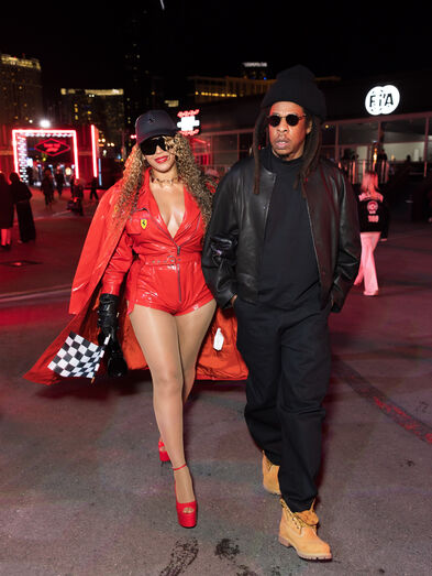 Beyoncé e Jay-Z juntos no GP de Fórmula 1 em Las Vegas, com um visual inspirado no automobilismo