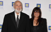 Rob Reiner e a sua mulher fazem uma aparição pública