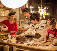 Família prepara receitas clássicas de Natal de forma simples