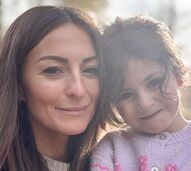 Influenciadora Melissa Mae Carlton lamenta morte da filha Molly, após perda da irmã Abigail no Natal