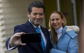 Entre rezas e campanhas: a vida íntima de André Ventura e da mulher, Dina