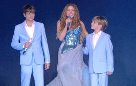 Filhos de Shakira roubam protagonismo à mãe no momento em que sobem ao palco