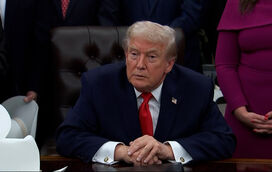 Presidente norte-americano continua a desvalorizar polémica, apesar das novas fotografias voltarem a associar Donald Trump a Jeffrey Epstein