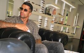 As mil e uma polémicas do futebolista João Cancelo: da cena pancadaria na noite algarvia ao confronto com passageiro no avião, que está a correr o mundo