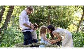 A fotografia de família mais íntima! Meghan Markle mostra os filhos para desejar Boas Festas ao mundo