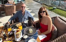 Ela é que a sabe levar... Fátima Lopes namora ao sol num dos mais luxuosos hotéis do Funchal