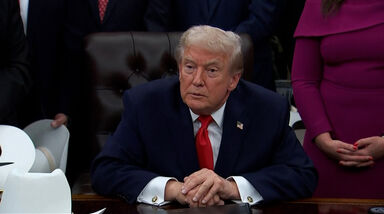 Presidente norte-americano continua a desvalorizar polémica, apesar das novas fotografias voltarem a associar Donald Trump a Jeffrey Epstein